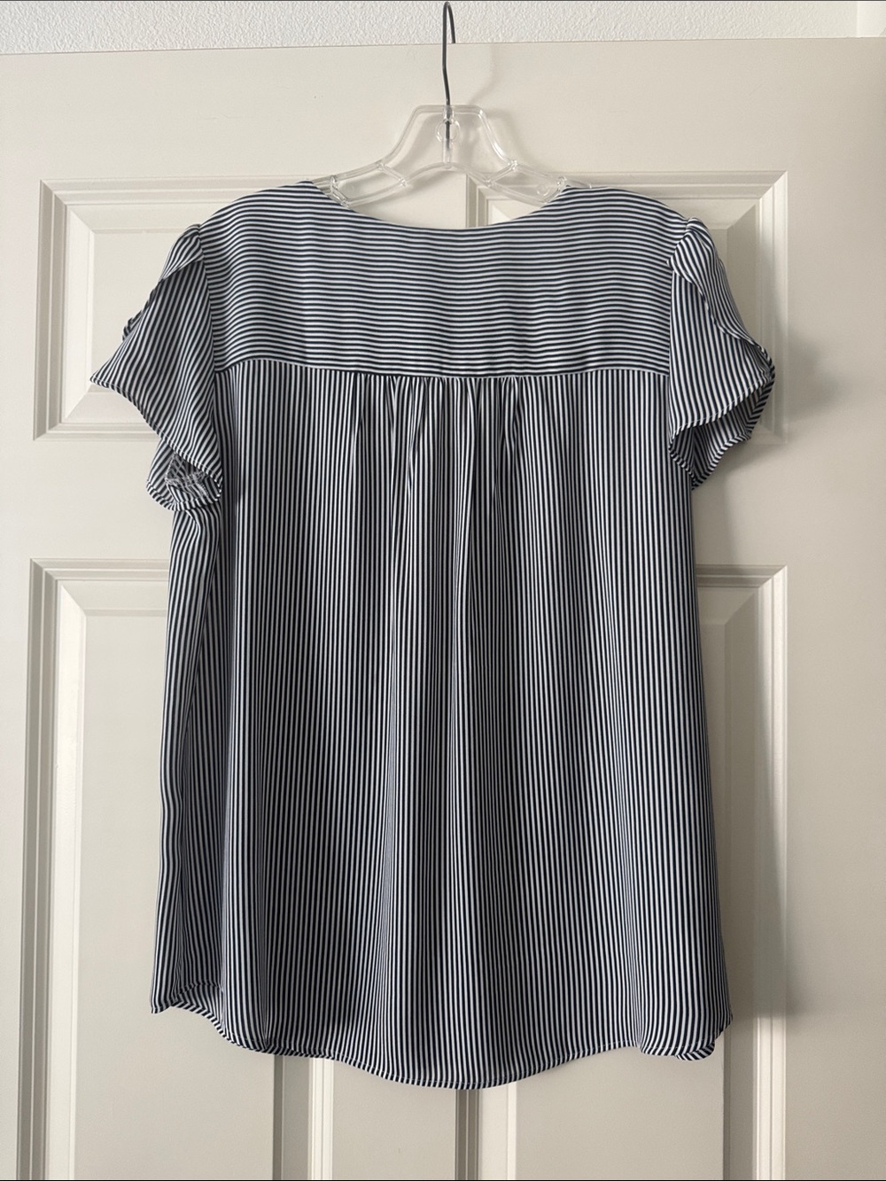 Loft Striped V-Neck Flutter Sleeve Top - Black & White size M - Picture 4 of 10